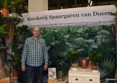 John Blommestijn van Kwekerij Spaargaren van Doorn stond tussen de planten en nieuwe keramieken potten